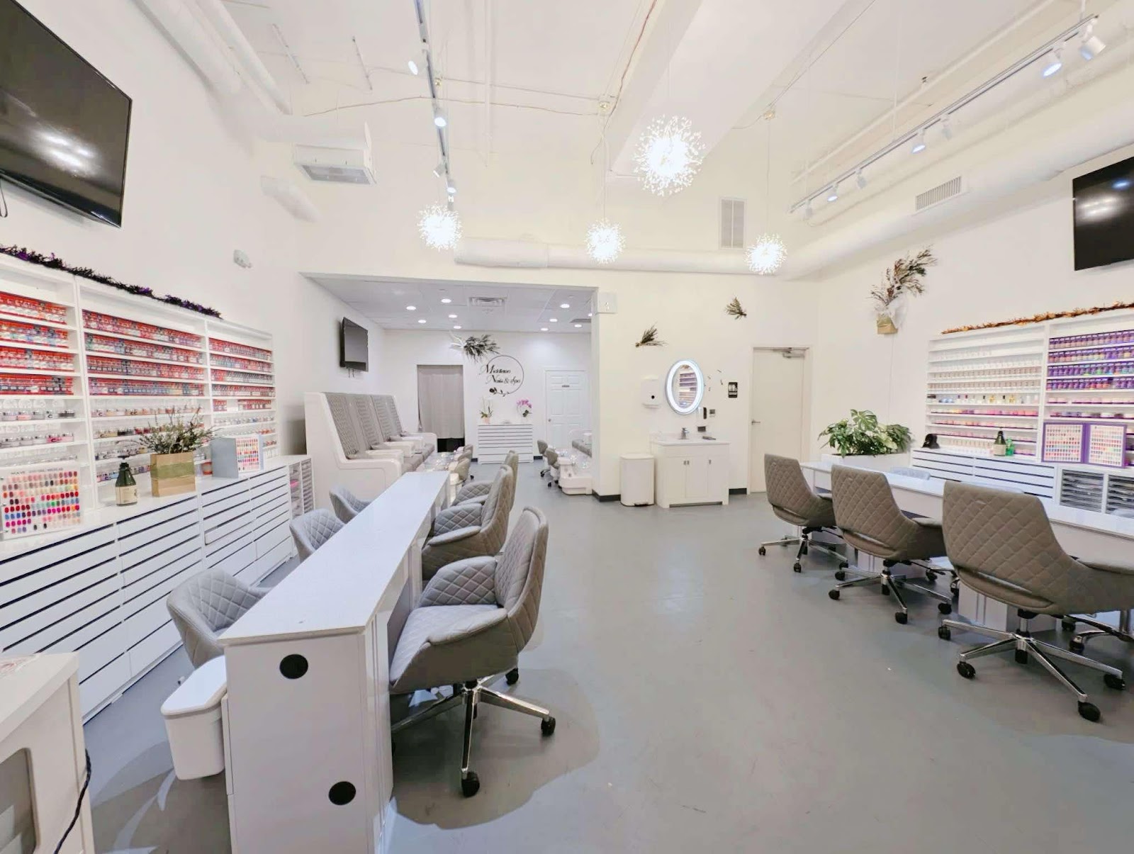 Middleton Nails & Spa logo
